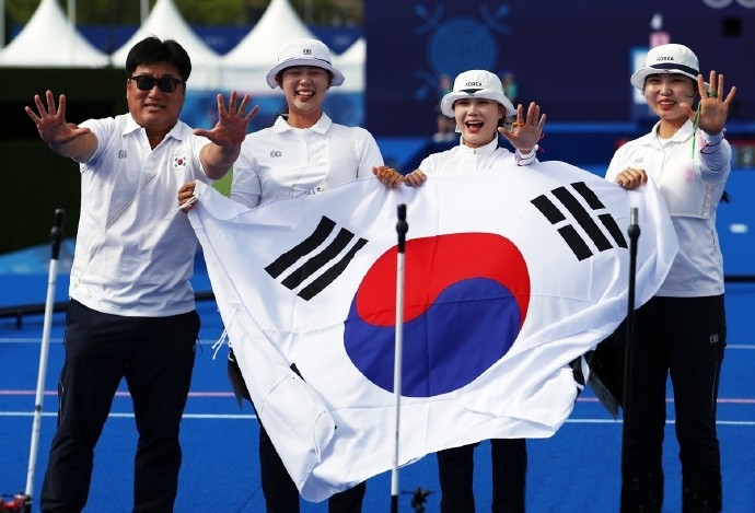 韩国选手在射箭项目中夺得金牌