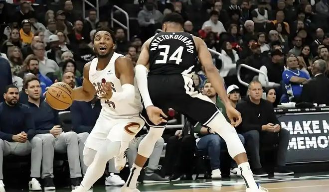 雄鹿力克篮网登顶东部 雄鹿力克篮网登顶东部