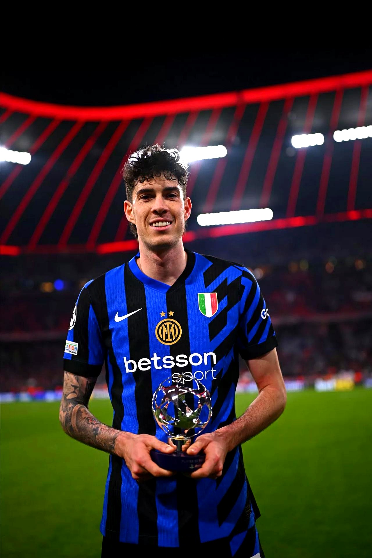 欧预赛热门球队表现抢眼，实力有所突破