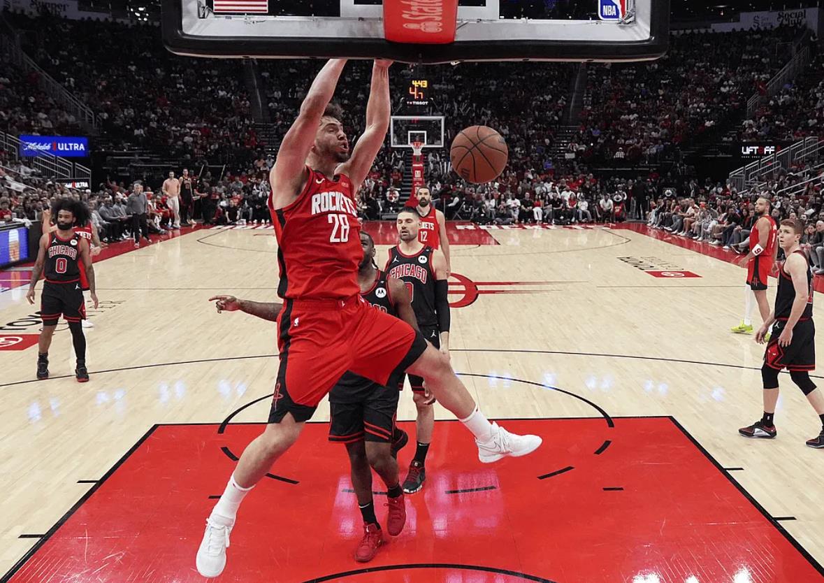 公牛后场进攻火力强,轰破对手防守取胜 公牛后场进攻火力强,轰破对手防守取胜