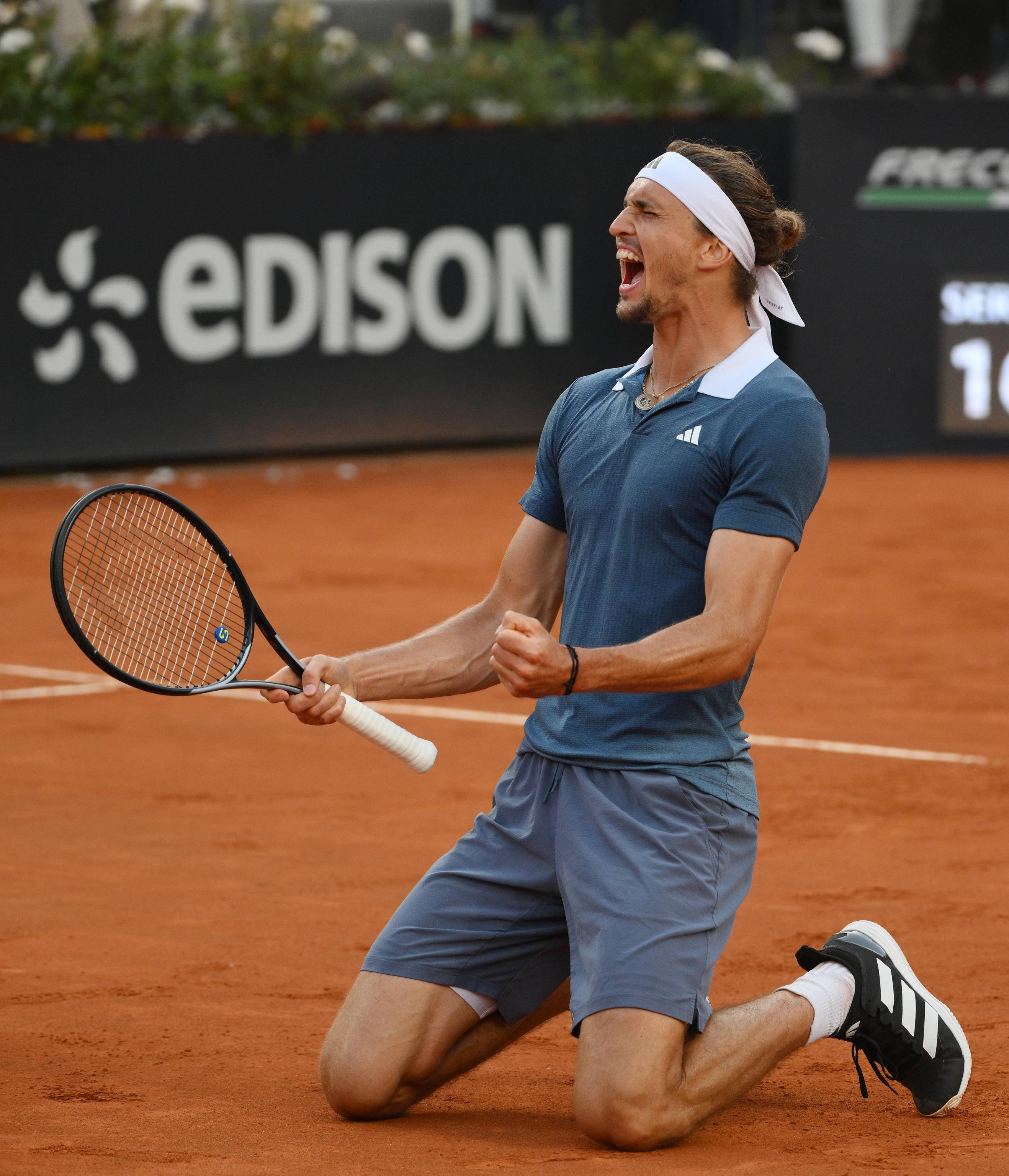 乐鱼体育官网网页版-意大利网球队碾压欧洲网球队，兹维列夫绝境逆转