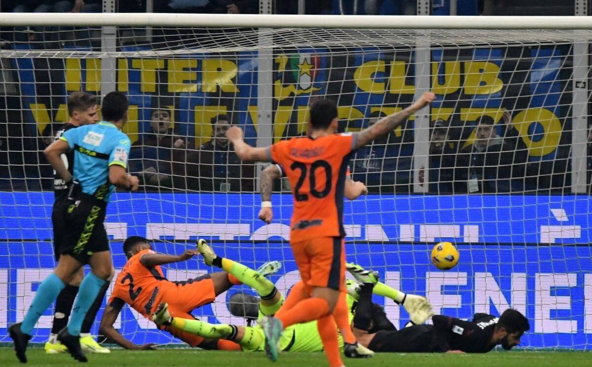 阵容轮换获得奇效，压倒性取得胜利的简单介绍